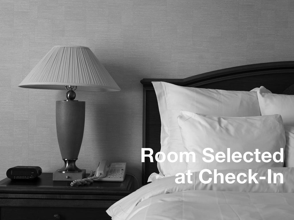 Toronto Central Hotel Room photo